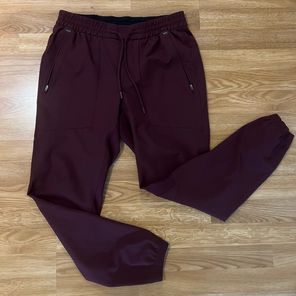 LULULEMON // Men’s Joggers
